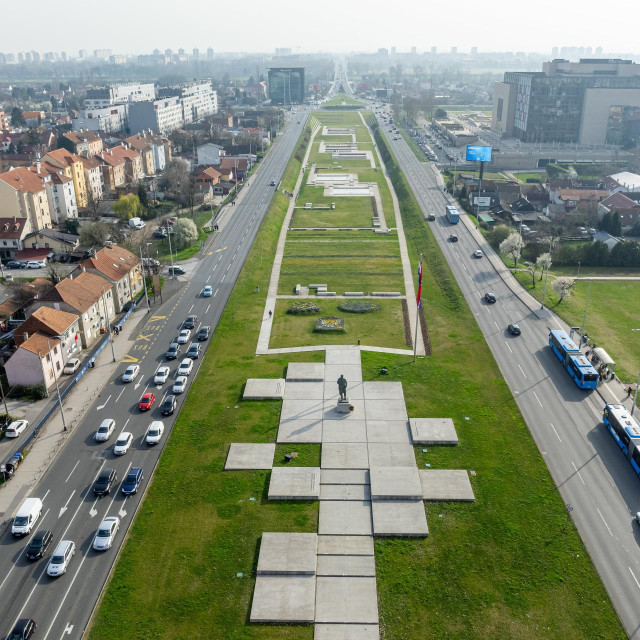 Avenija Većeslava Holjevca, ulica Hrvatske bratske zajednice, panorama prema jugu